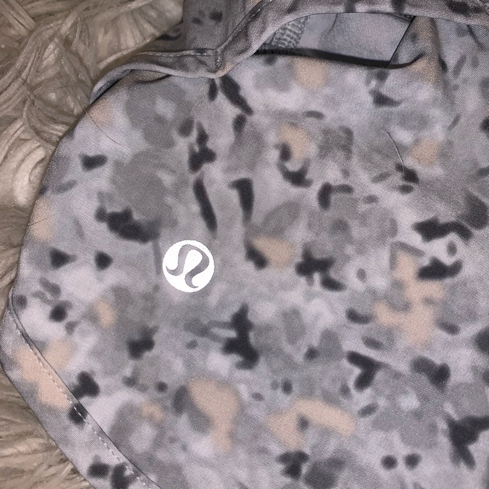 Lulu lemon shorts - Picture 2 of 3